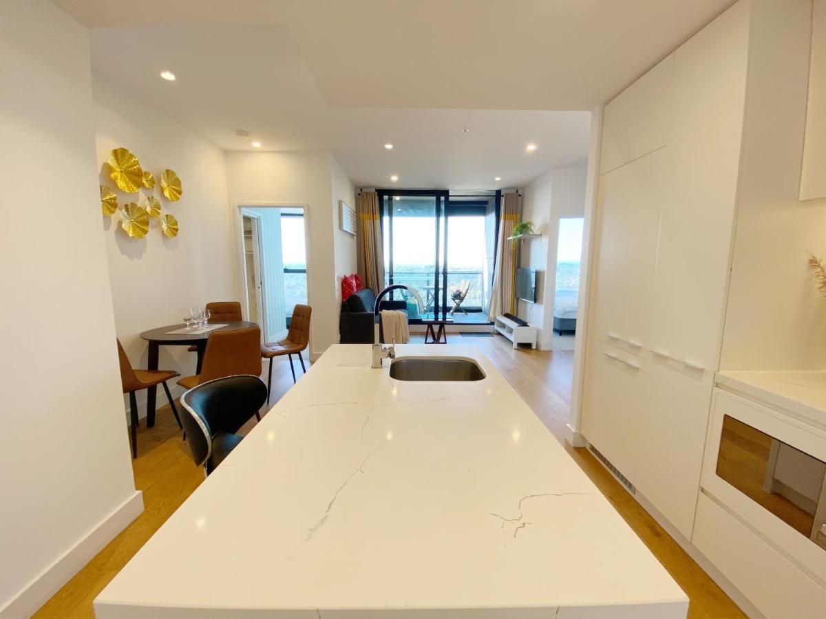 Cozy 2B2B Apartment With Free Parking & Penthouse Pool Box Hill Esterno foto